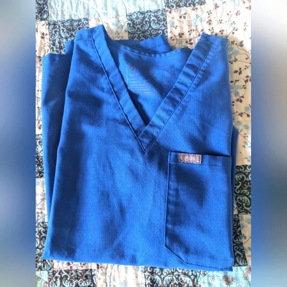 Figs scrub top